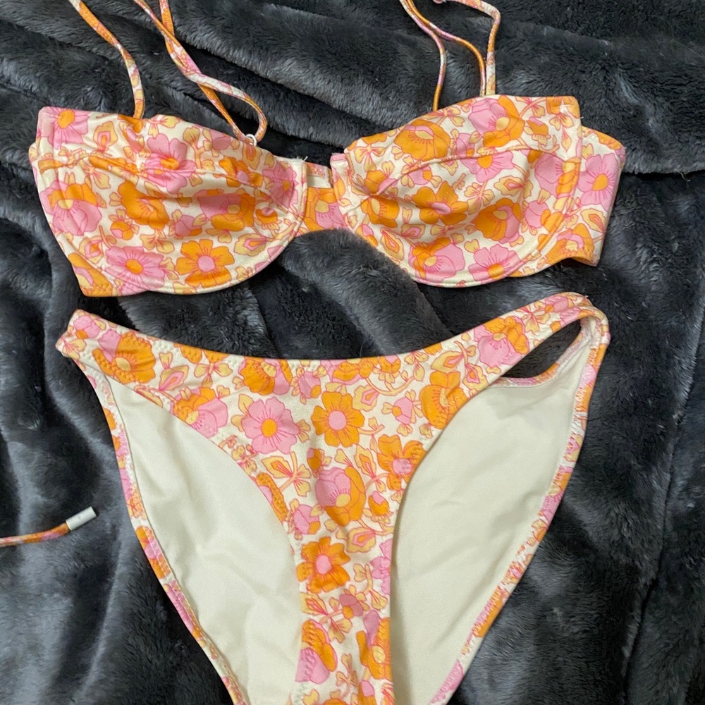 Triangl Bikini - Picture 1 of 7